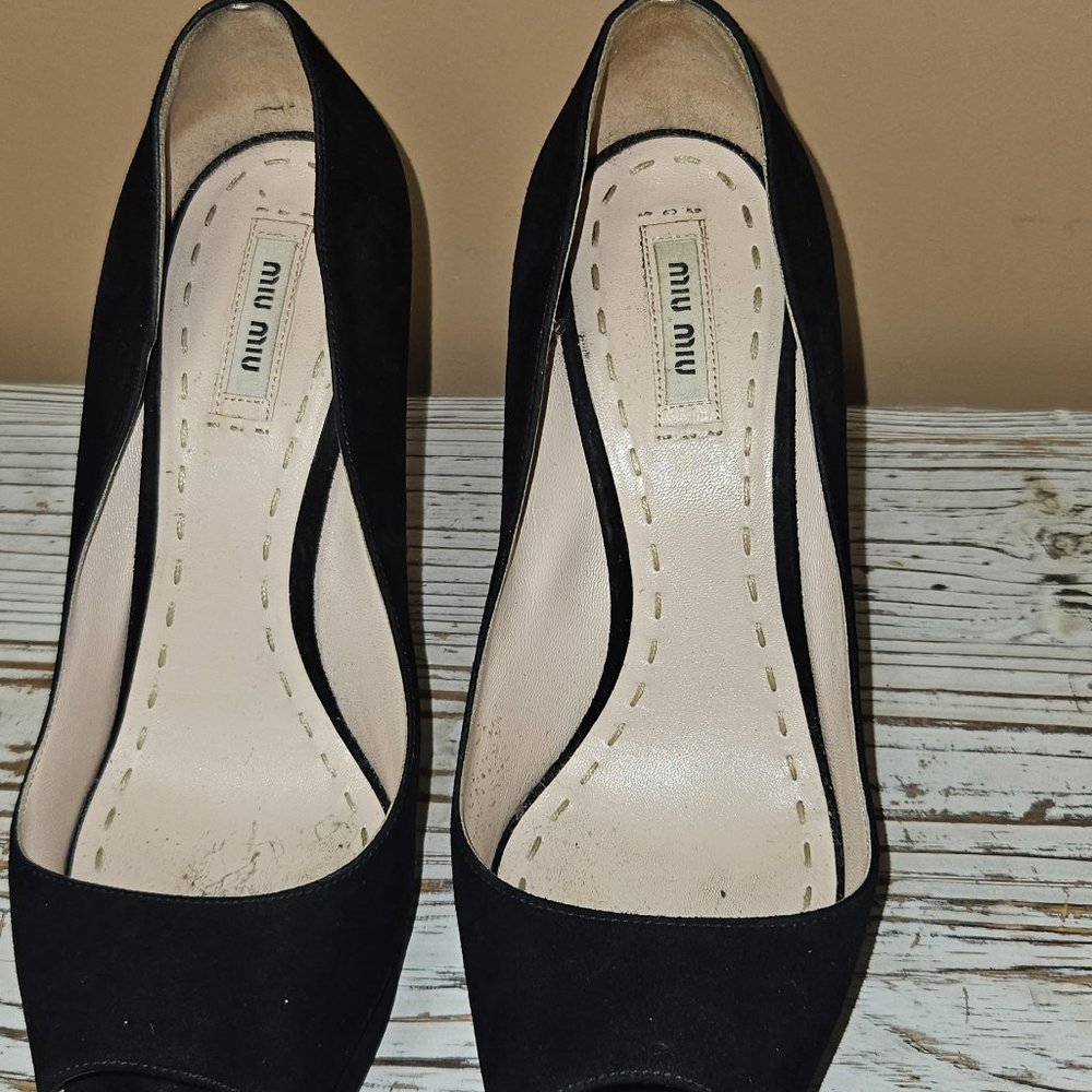 Black peep toe suede heels